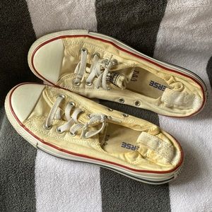 CONVERSE - ALL STAR CHUCK TAYLORS low top off white / cream / nude canvas M8 W10